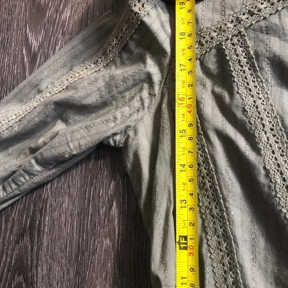 Lace embroidered detailing button down blouse - Picture 7 of 8